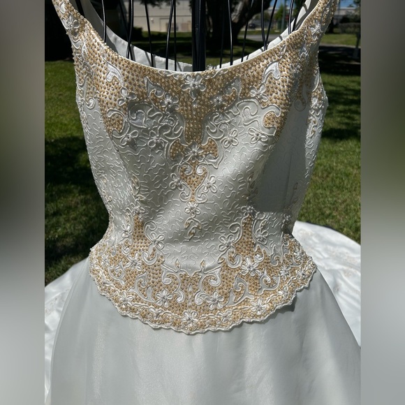 Wedding gown, preloved - Picture 13 of 15